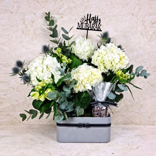 Hajj Mubarak Flowers With Chocolates