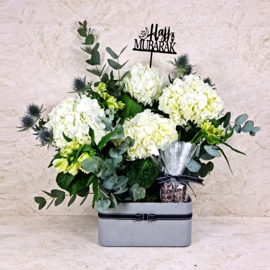 Hajj Mubarak Flowers With Chocolates Hajj Mubarak Flowers With Chocolates