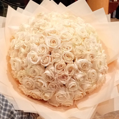 100 Roses White Bouquet