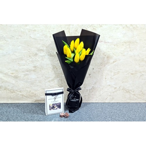 tulip bouquet yellow with chocolate