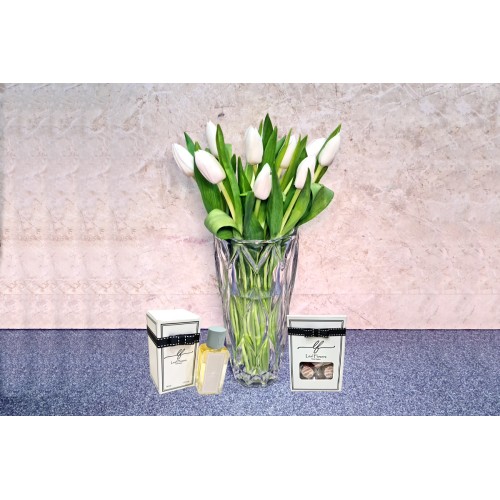 tulip vase with gifts 3