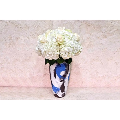 elegant vase with hydrangea 3